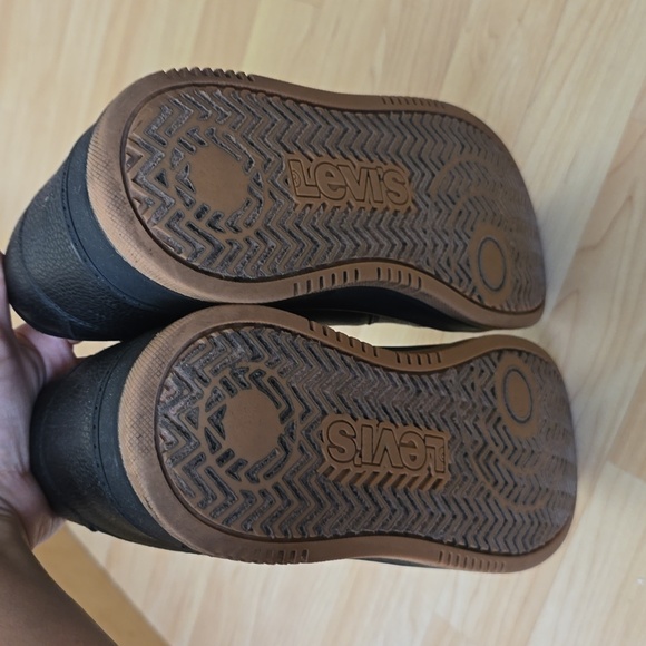 Levi's Miles Black Sneakers Classic Low-Top Design Size 10.5 - Picture 6 of 9